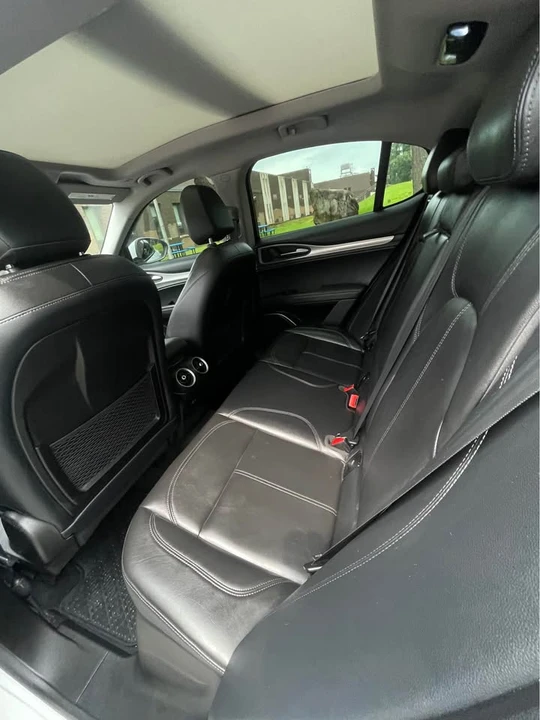 2018 Alfa Romeo Stelvio - Image 15 of 19