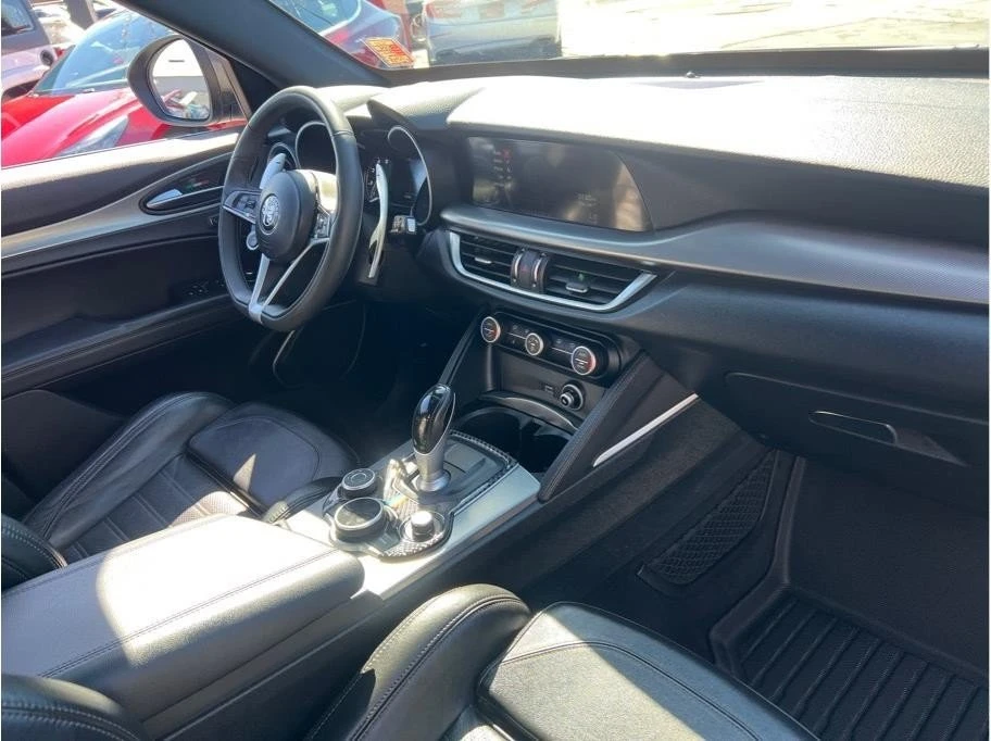 2018 Alfa Romeo Stelvio - Image 18 of 20