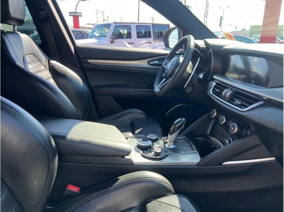 2018 Alfa Romeo Stelvio - Image 17 of 20