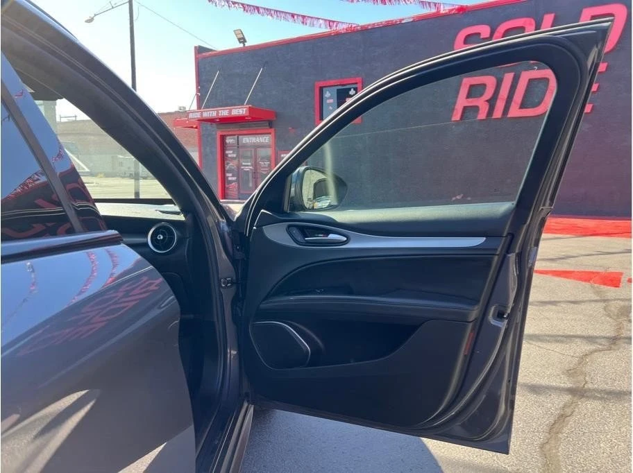 2018 Alfa Romeo Stelvio - Image 19 of 20