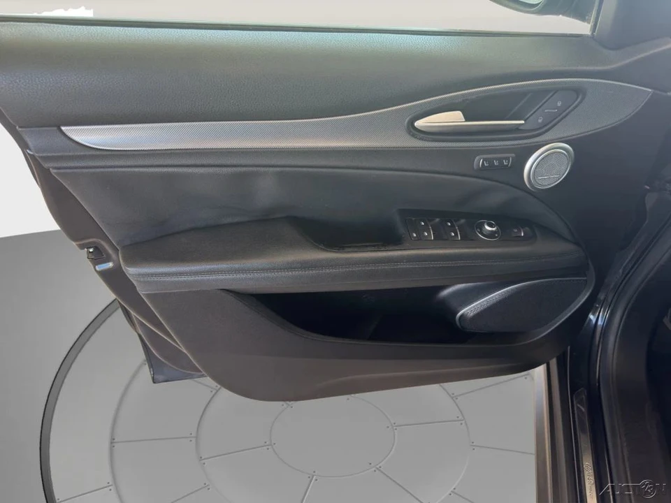 2018 Alfa Romeo Stelvio - Image 13 of 21