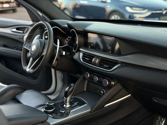 2018 Alfa Romeo Stelvio - Image 15 of 31