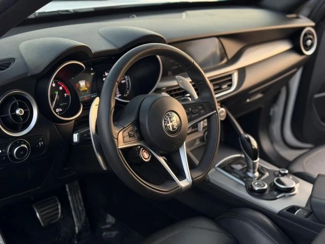 2018 Alfa Romeo Stelvio - Image 17 of 31
