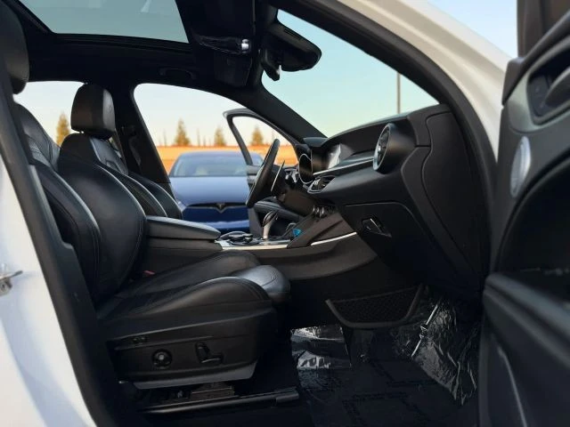 2018 Alfa Romeo Stelvio - Image 13 of 31
