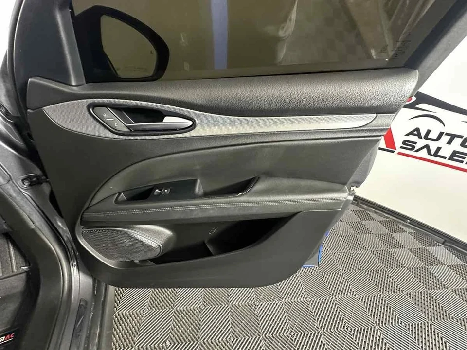 2018 Alfa Romeo Stelvio - Image 17 of 21