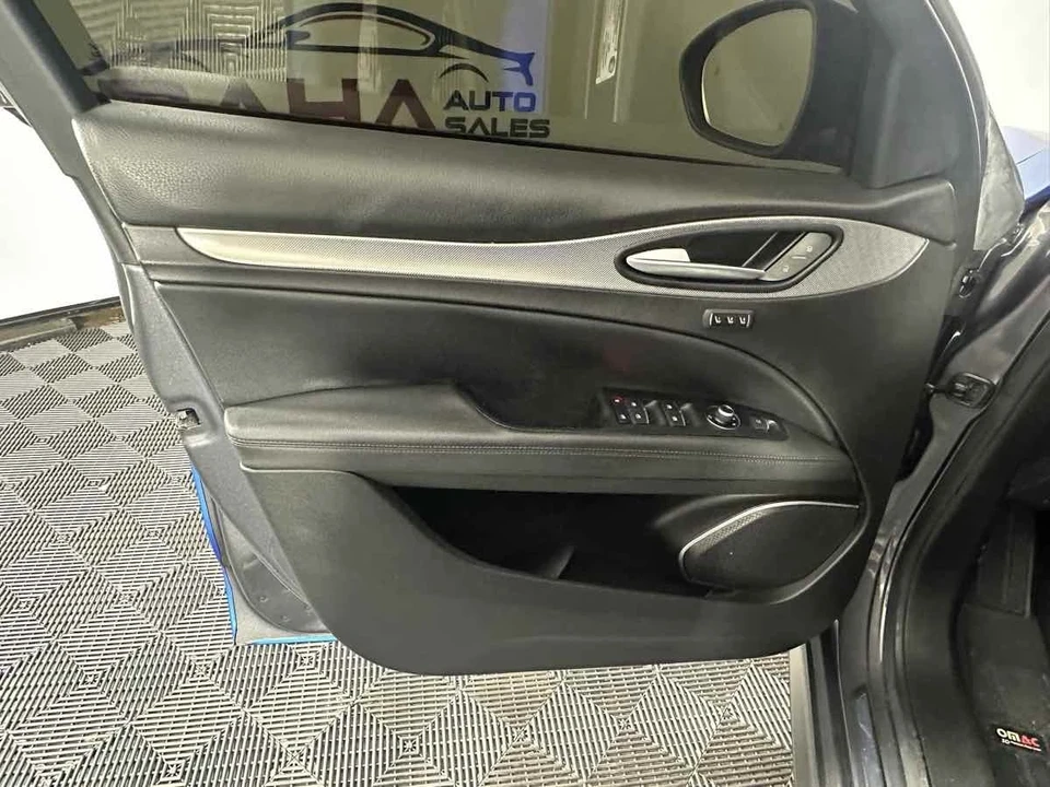 2018 Alfa Romeo Stelvio - Image 16 of 21