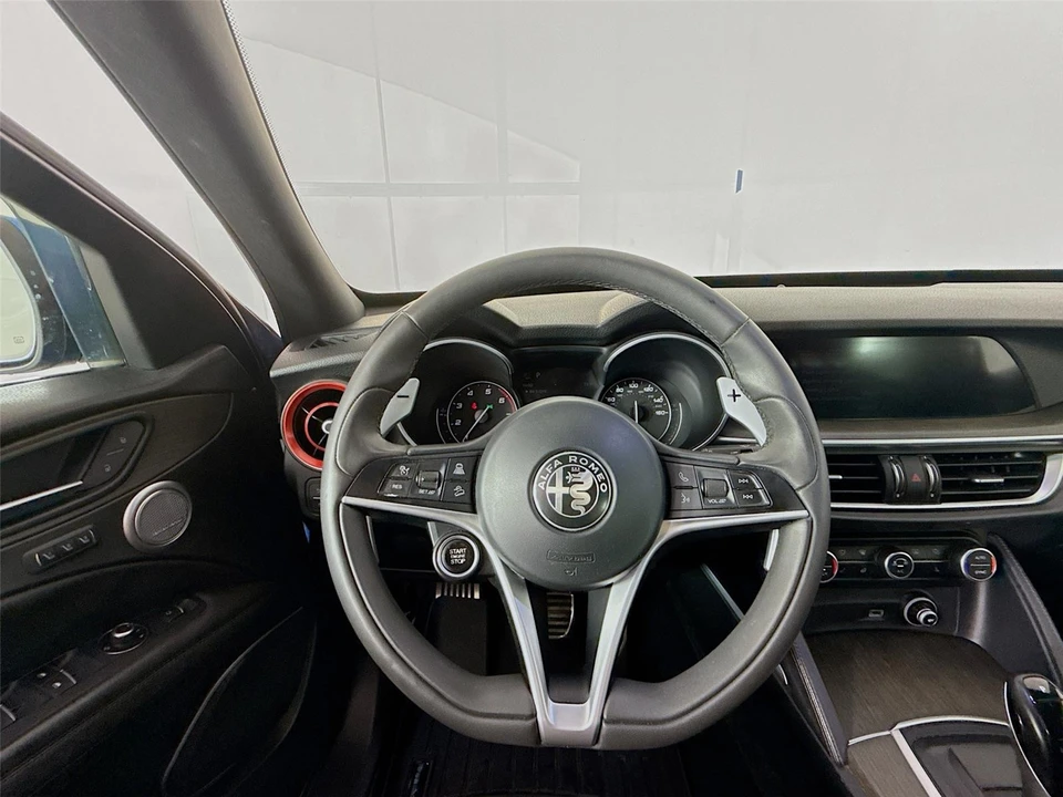 2018 Alfa Romeo Stelvio - Image 14 of 20