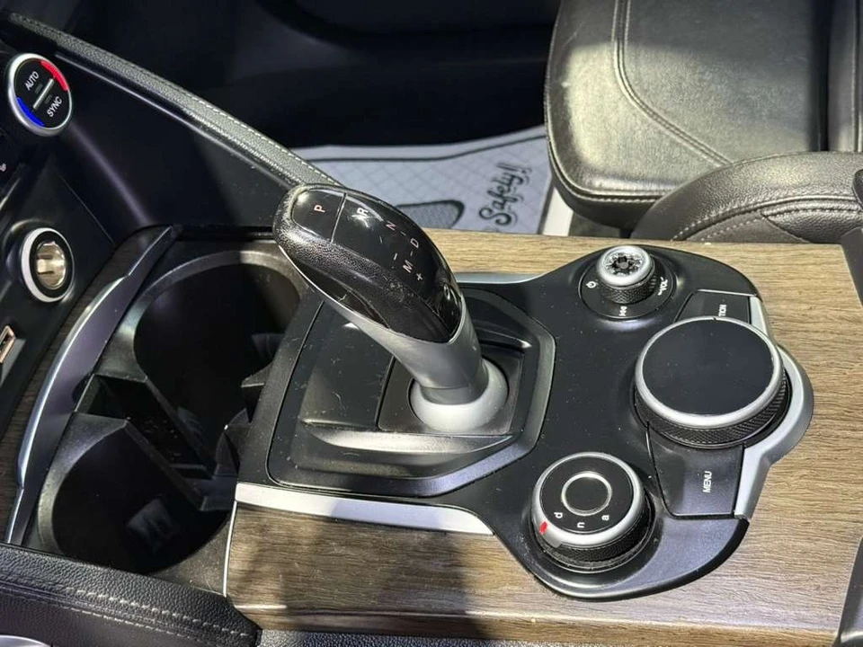 2018 Alfa Romeo Stelvio - Image 19 of 31