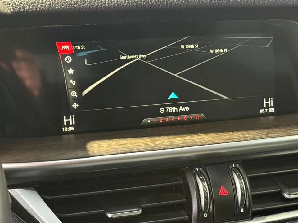 2018 Alfa Romeo Stelvio - Image 17 of 31