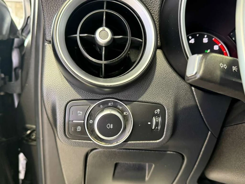 2018 Alfa Romeo Stelvio - Image 15 of 31