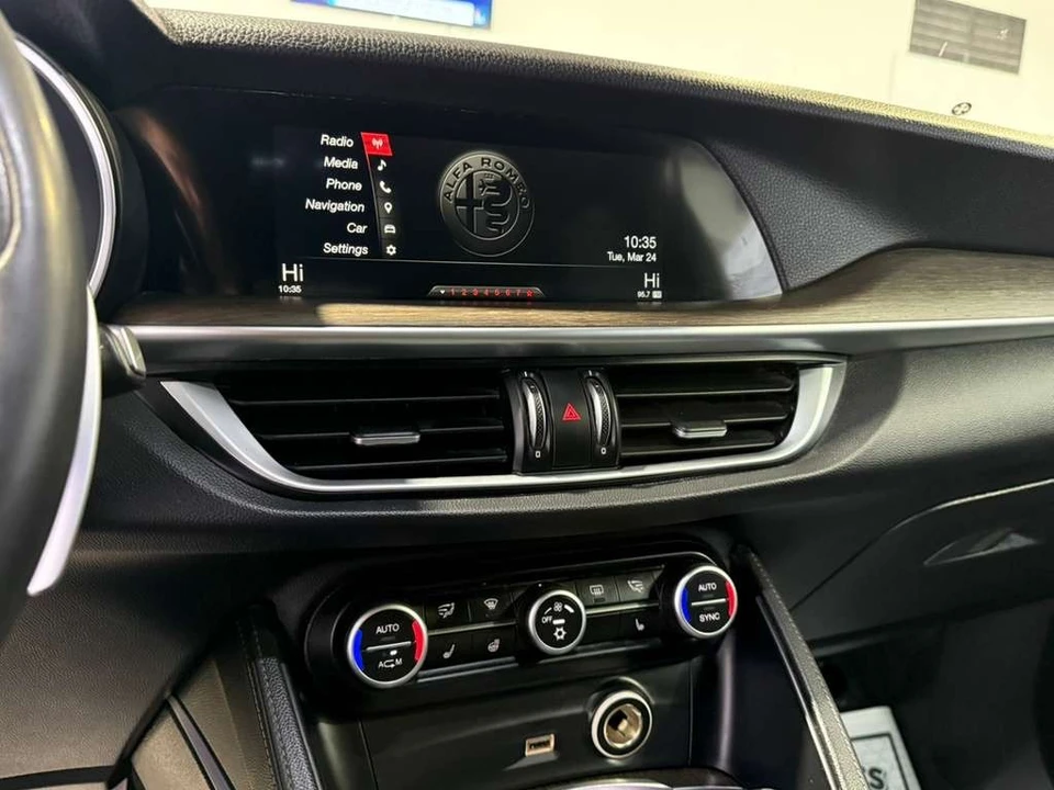 2018 Alfa Romeo Stelvio - Image 16 of 31