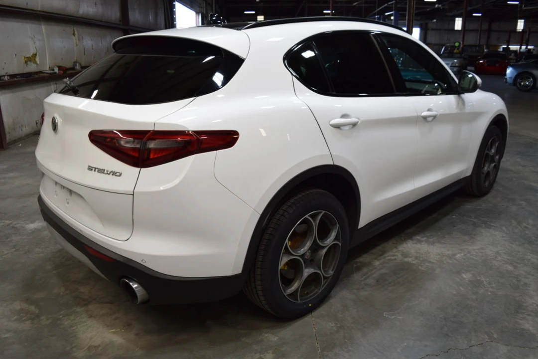 2018 Alfa Romeo Stelvio - Image 8 of 12