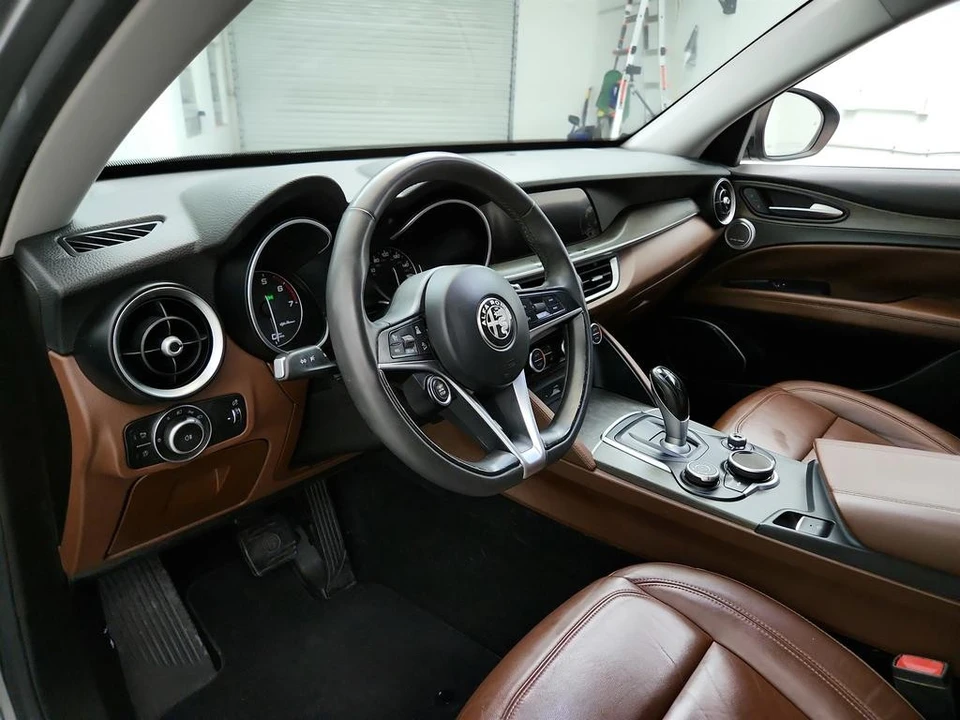 2018 Alfa Romeo Stelvio - Image 13 of 31