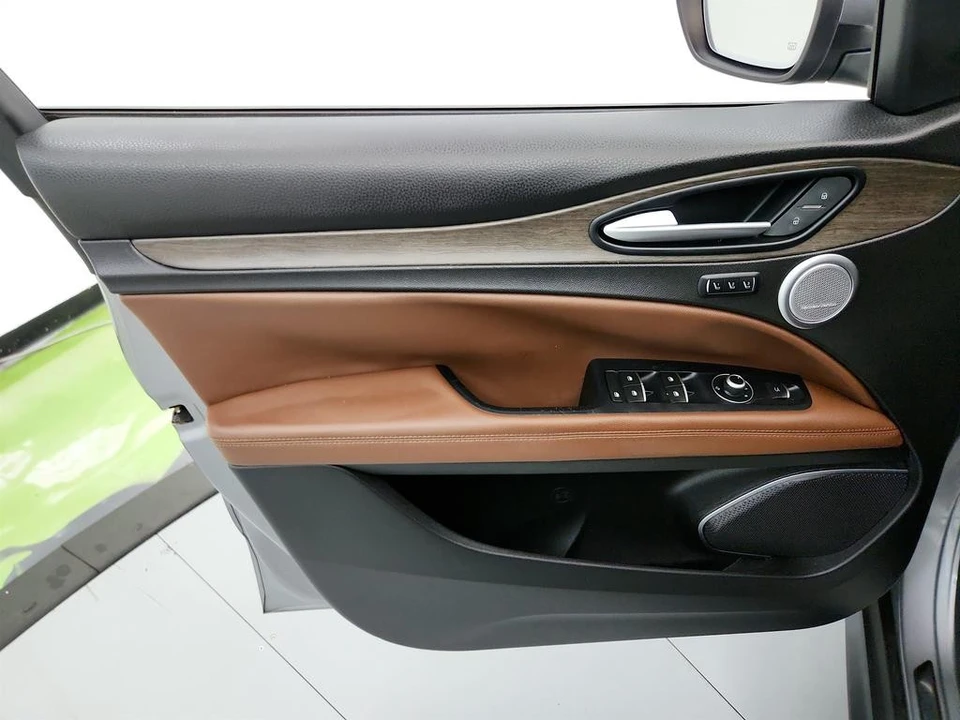 2018 Alfa Romeo Stelvio - Image 23 of 31