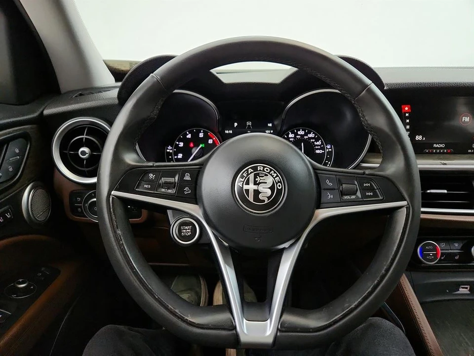 2018 Alfa Romeo Stelvio - Image 18 of 31