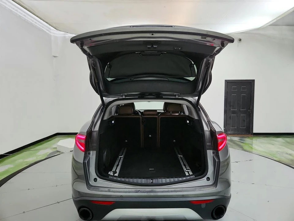 2018 Alfa Romeo Stelvio - Image 31 of 31