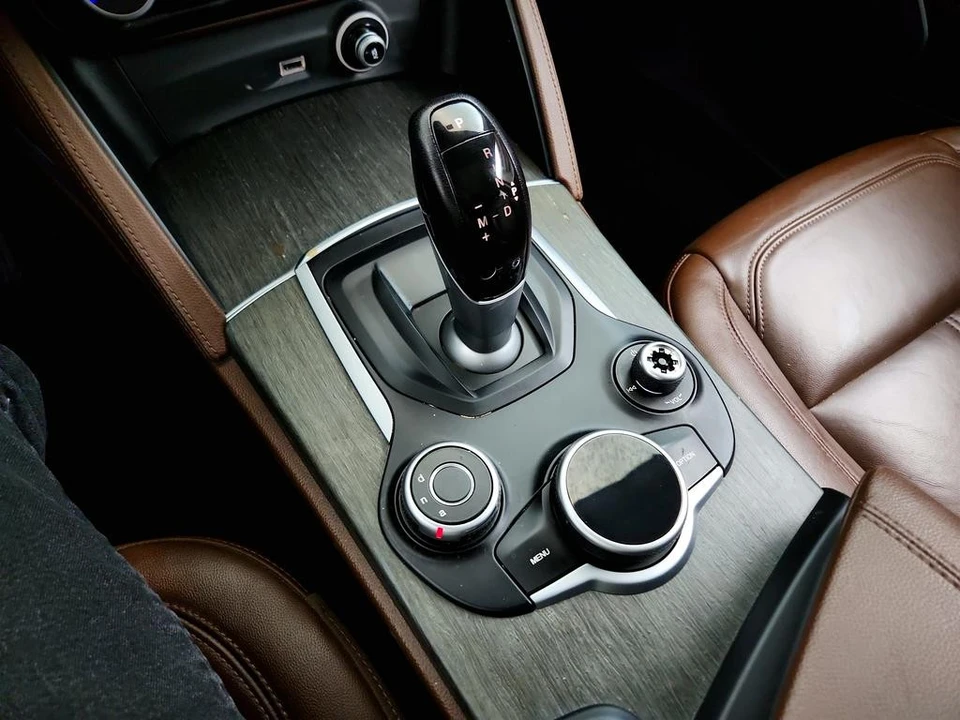 2018 Alfa Romeo Stelvio - Image 19 of 31