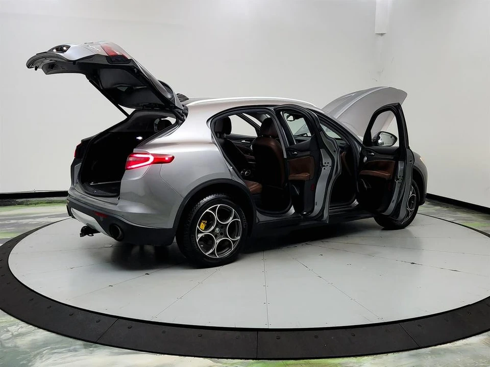 2018 Alfa Romeo Stelvio - Image 11 of 31