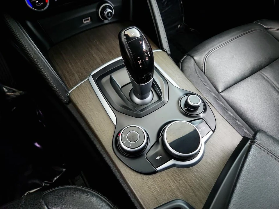 2018 Alfa Romeo Stelvio - Image 17 of 21
