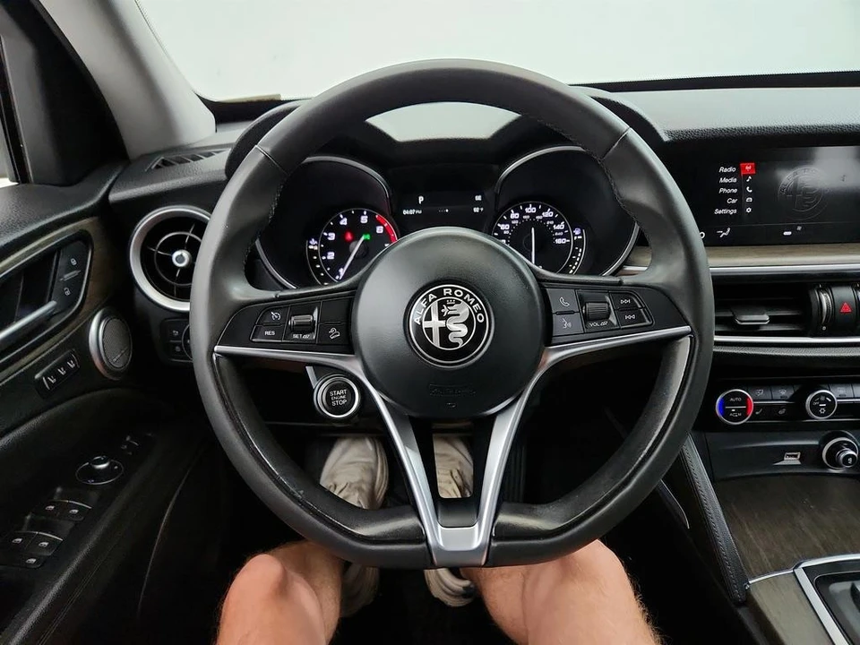 2018 Alfa Romeo Stelvio - Image 16 of 21