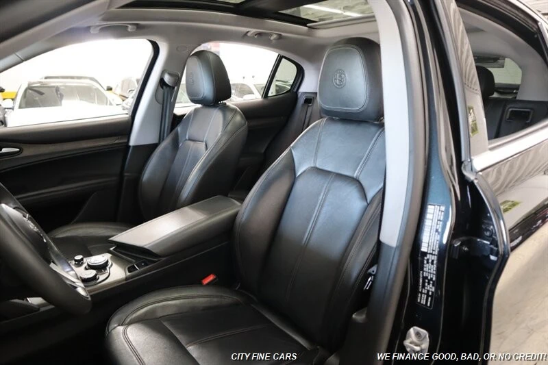 2018 Alfa Romeo Stelvio - Image 28 of 31