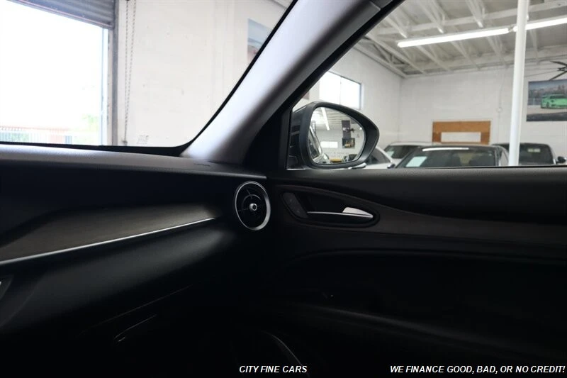 2018 Alfa Romeo Stelvio - Image 24 of 31