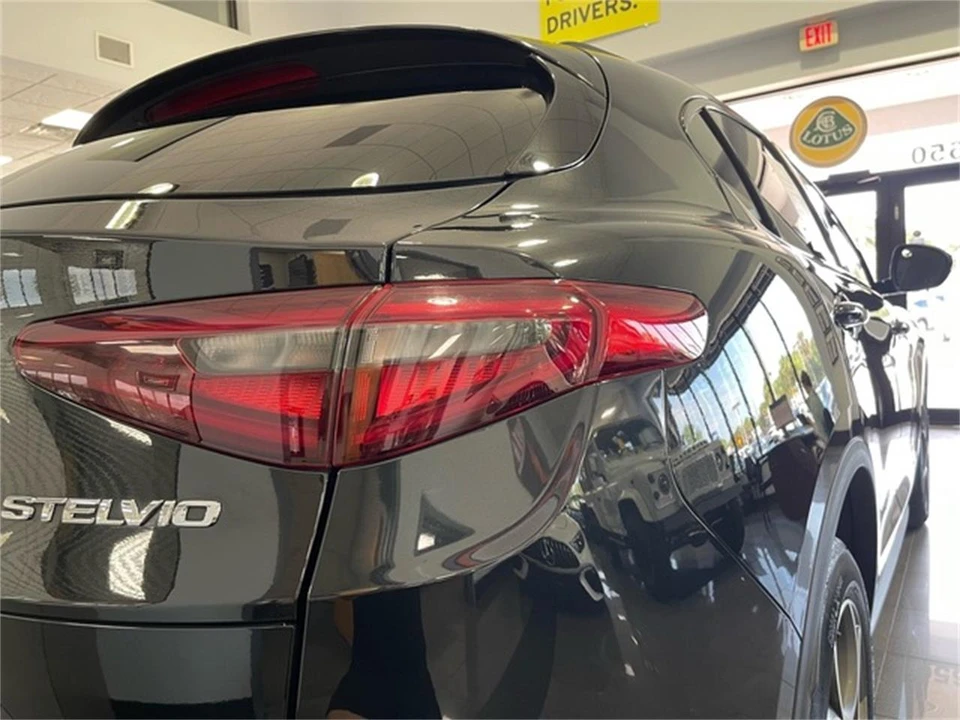 2018 Alfa Romeo Stelvio - Image 17 of 31
