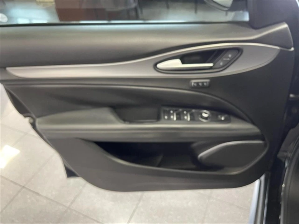 2018 Alfa Romeo Stelvio - Image 23 of 31