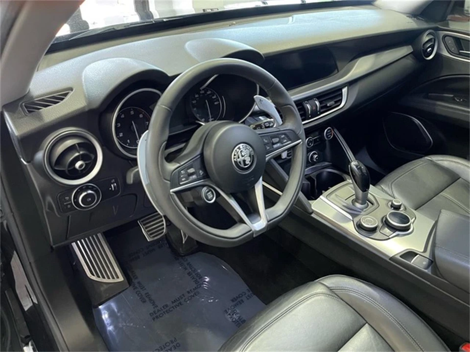 2018 Alfa Romeo Stelvio - Image 25 of 31
