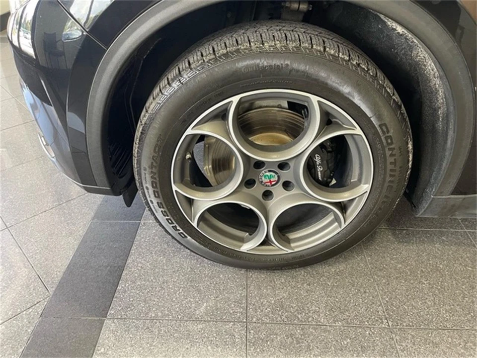 2018 Alfa Romeo Stelvio - Image 21 of 31