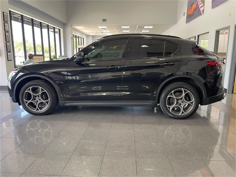 2018 Alfa Romeo Stelvio - Image 2 of 31