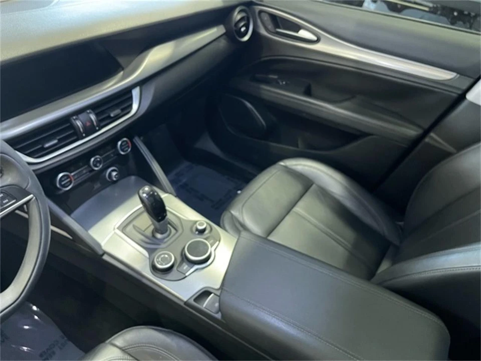 2018 Alfa Romeo Stelvio - Image 28 of 31