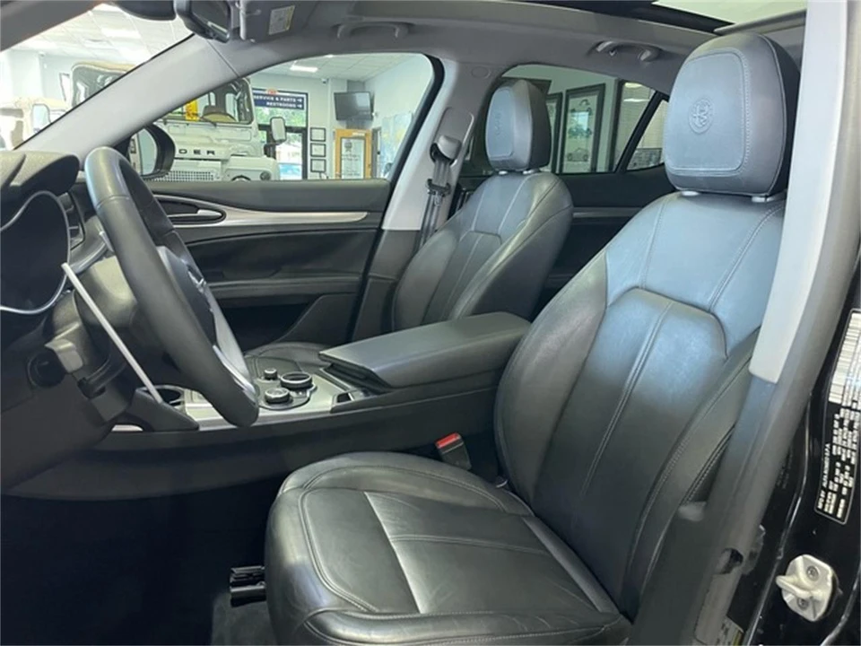 2018 Alfa Romeo Stelvio - Image 26 of 31