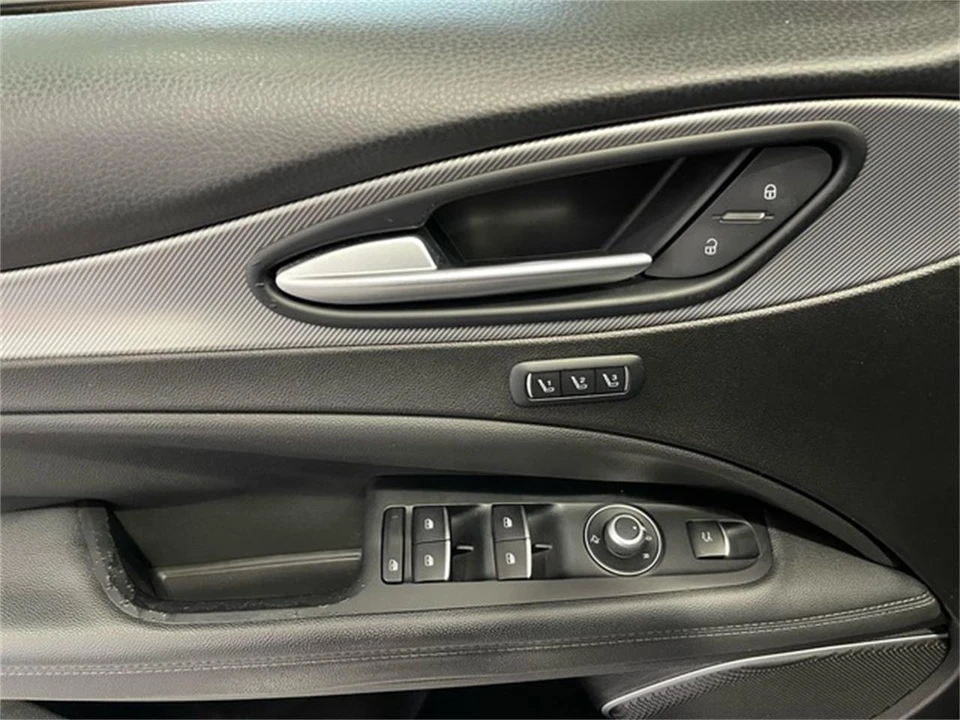 2018 Alfa Romeo Stelvio - Image 24 of 31