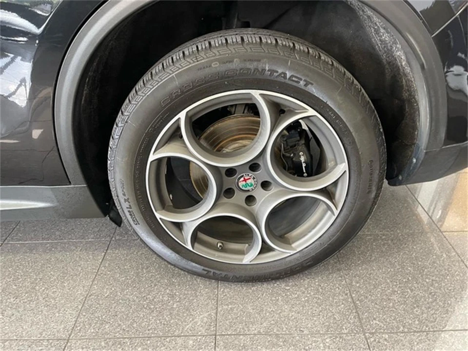 2018 Alfa Romeo Stelvio - Image 22 of 31