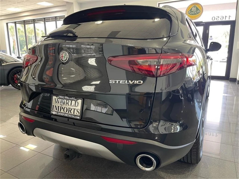 2018 Alfa Romeo Stelvio - Image 18 of 31