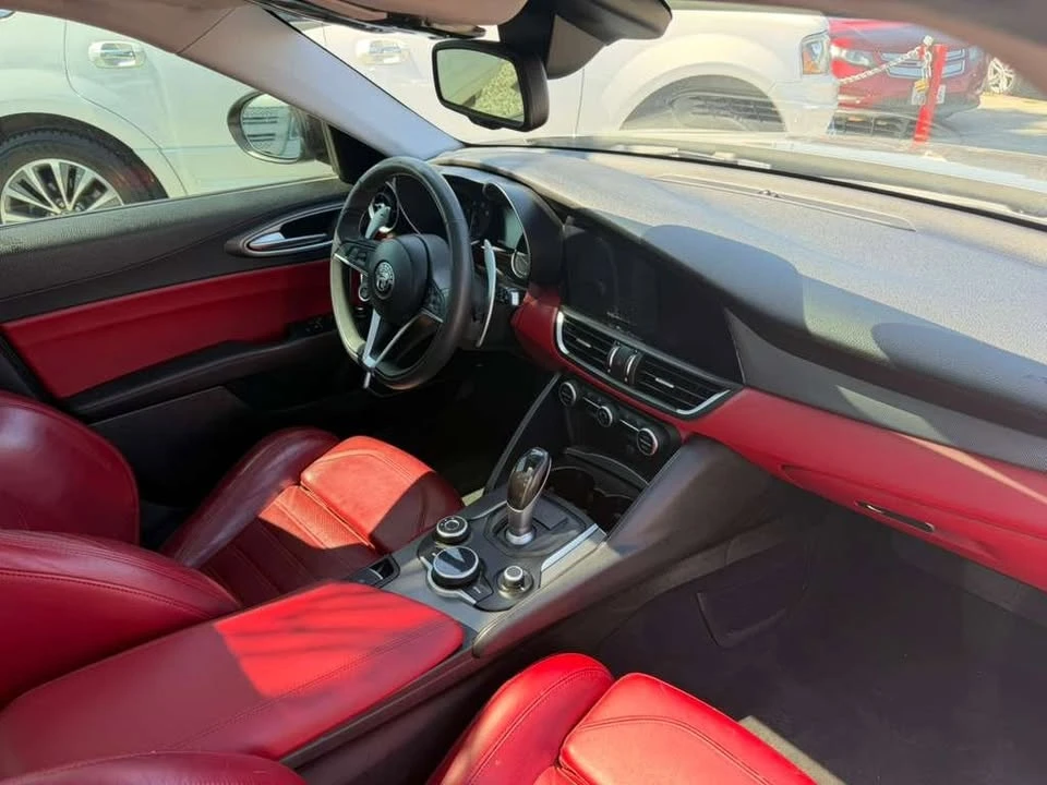 2018 Alfa Romeo Giulia - Image 11 of 15