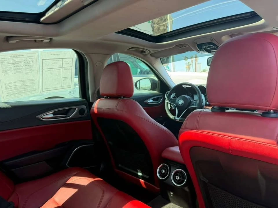 2018 Alfa Romeo Giulia - Image 13 of 15