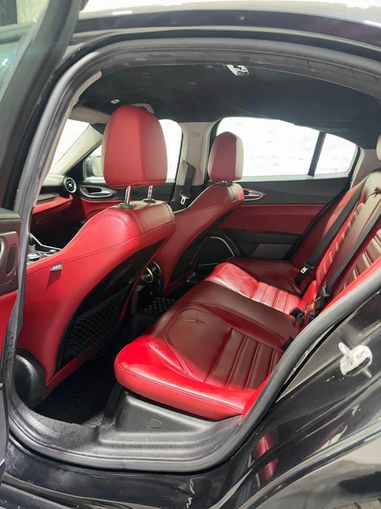 2018 Alfa Romeo Giulia - Image 13 of 14