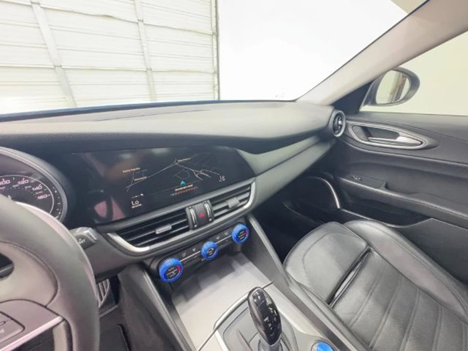 2018 Alfa Romeo Giulia - Image 18 of 19