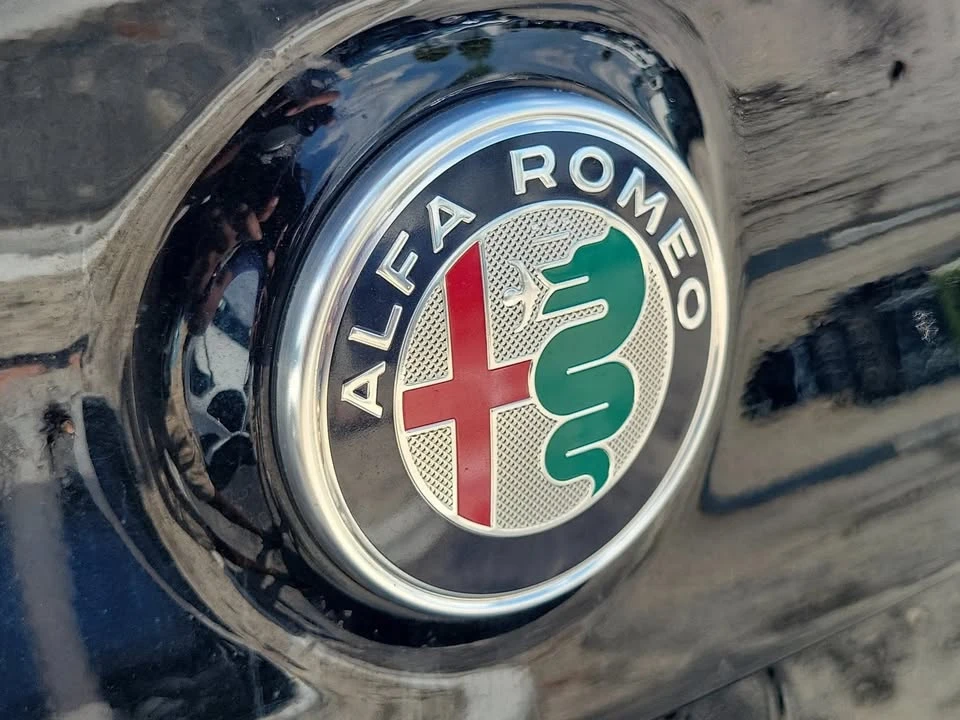 2018 Alfa Romeo Giulia - Image 9 of 20