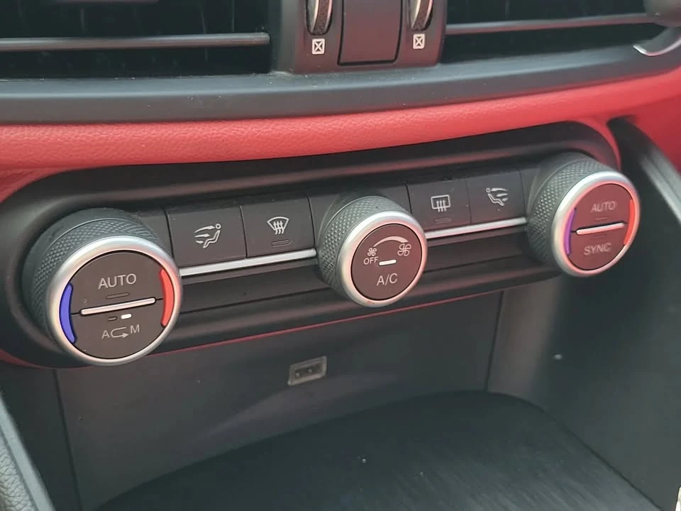 2018 Alfa Romeo Giulia - Image 18 of 20