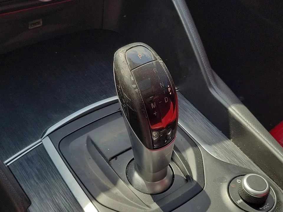 2018 Alfa Romeo Giulia - Image 17 of 20