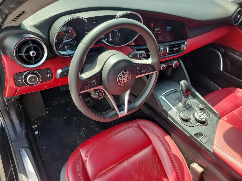 2018 Alfa Romeo Giulia - Image 12 of 20