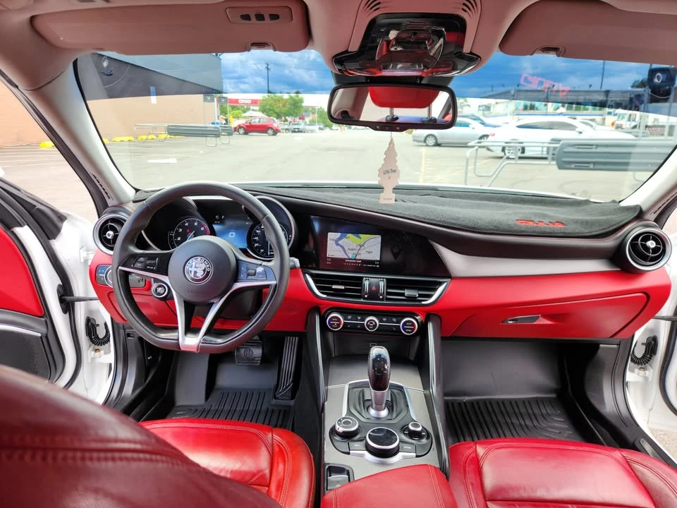 2018 Alfa Romeo Giulia - Image 13 of 16