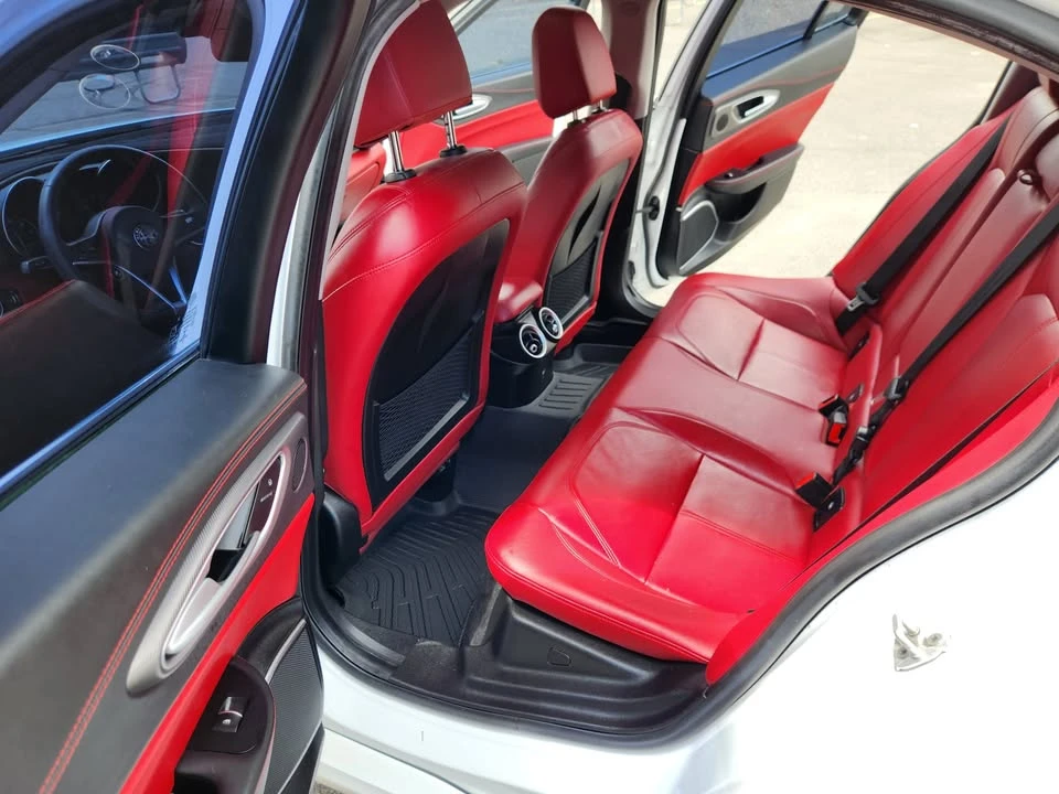 2018 Alfa Romeo Giulia - Image 11 of 16