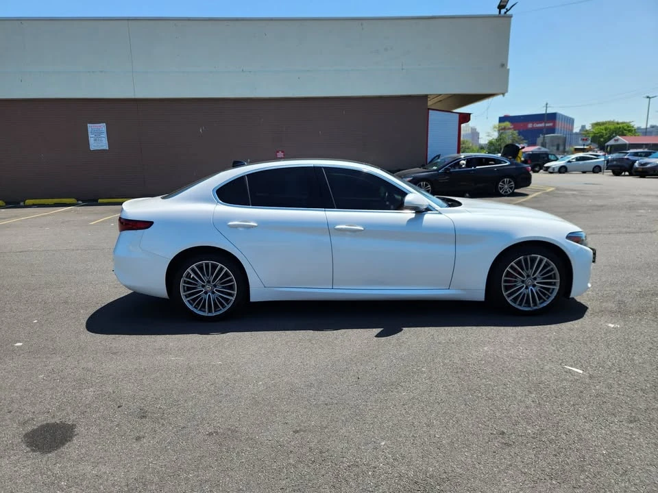 2018 Alfa Romeo Giulia - Image 6 of 17