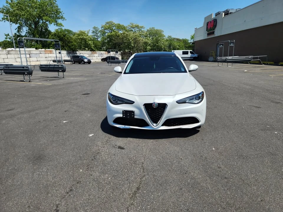 2018 Alfa Romeo Giulia - Image 8 of 17