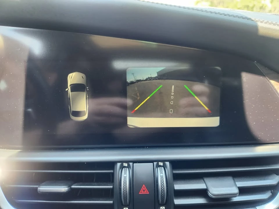 2018 Alfa Romeo Giulia - Image 15 of 17