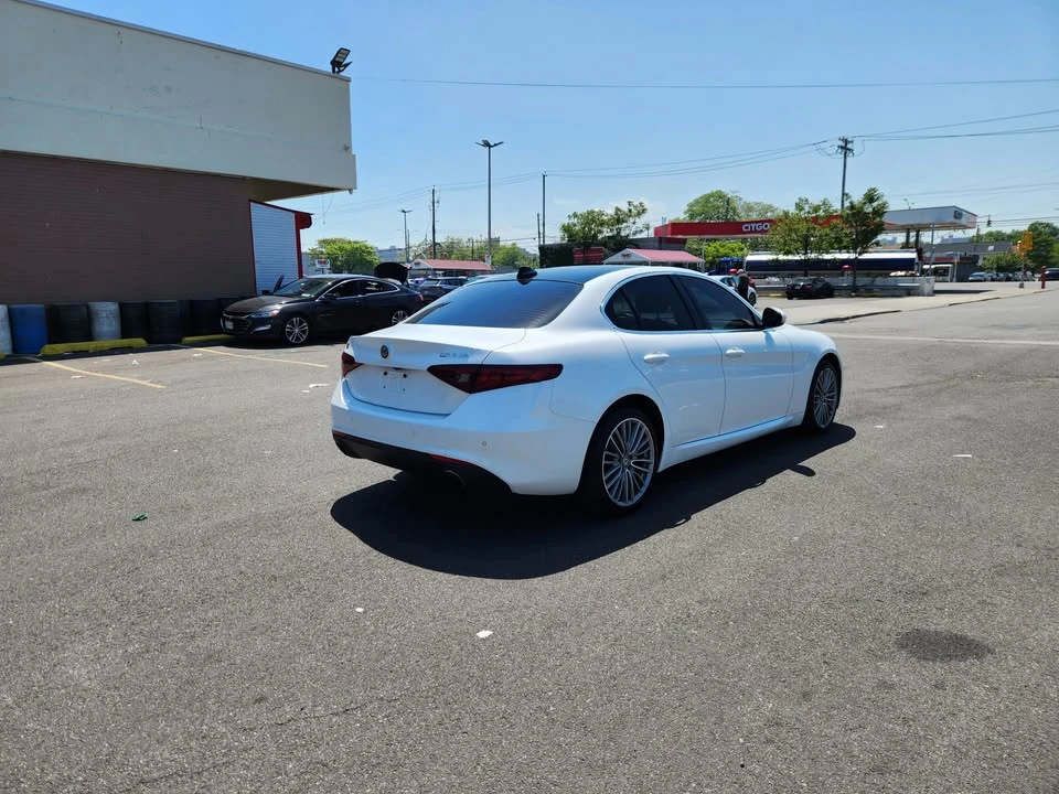 2018 Alfa Romeo Giulia - Image 5 of 17
